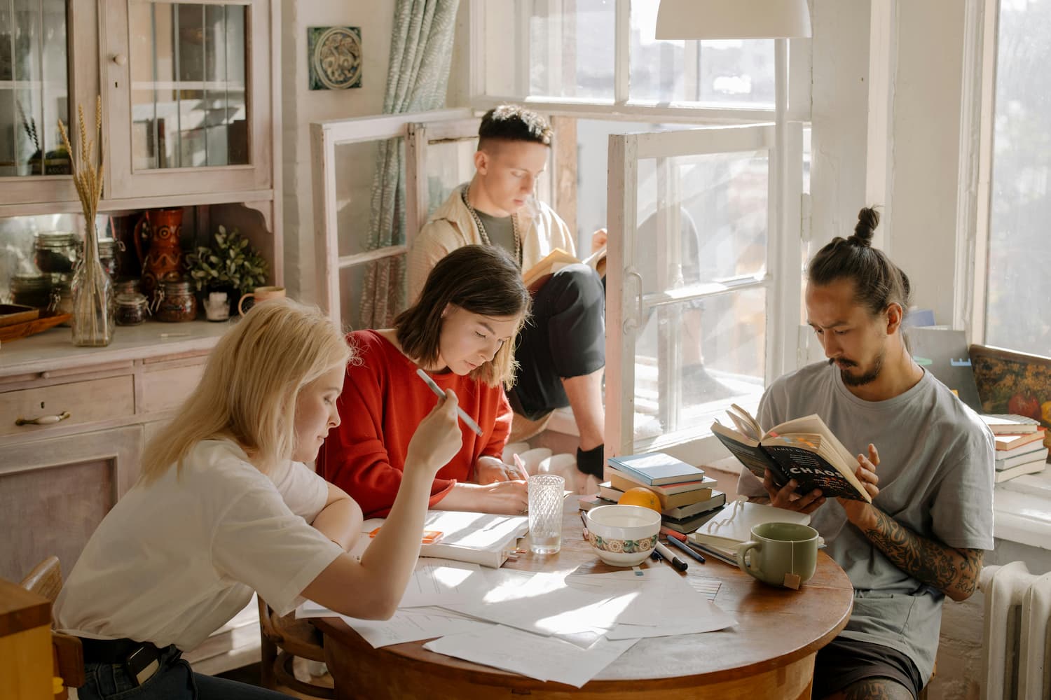From Picasso to Banksy: Analyzing Modern Art in Your Thesis with the Support of a Ghostwriter